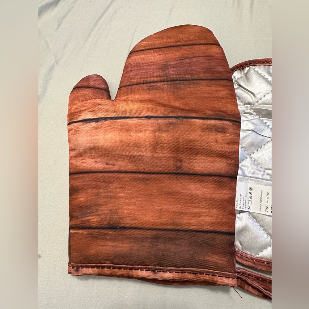 Wooden Pattern Oven Mitt and Pot Holder Set - Picture 6 of 10